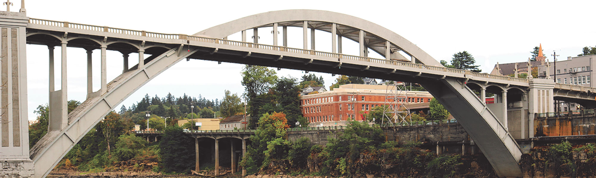 Oregon City Bridge with the Clackamas County Courthouse in the background