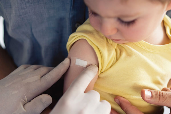 Toddler getting vaccinated